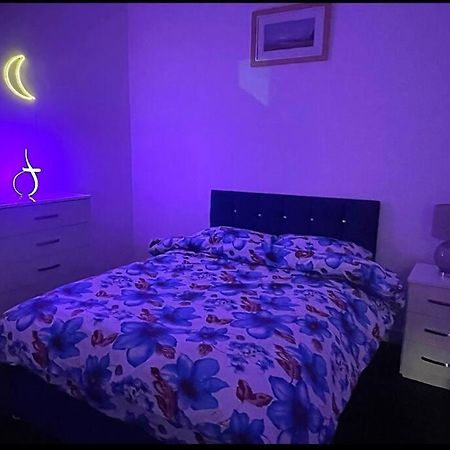 Modern 2-Bed Flat In Salford Apartment Manchester Bagian luar foto