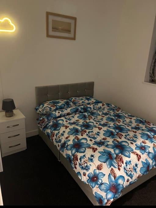 Modern 2-Bed Flat In Salford Apartment Manchester Bagian luar foto