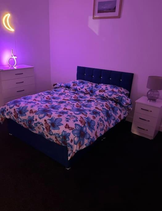 Modern 2-Bed Flat In Salford Apartment Manchester Bagian luar foto